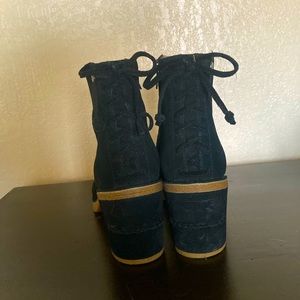 Black boots , UGG Size 10